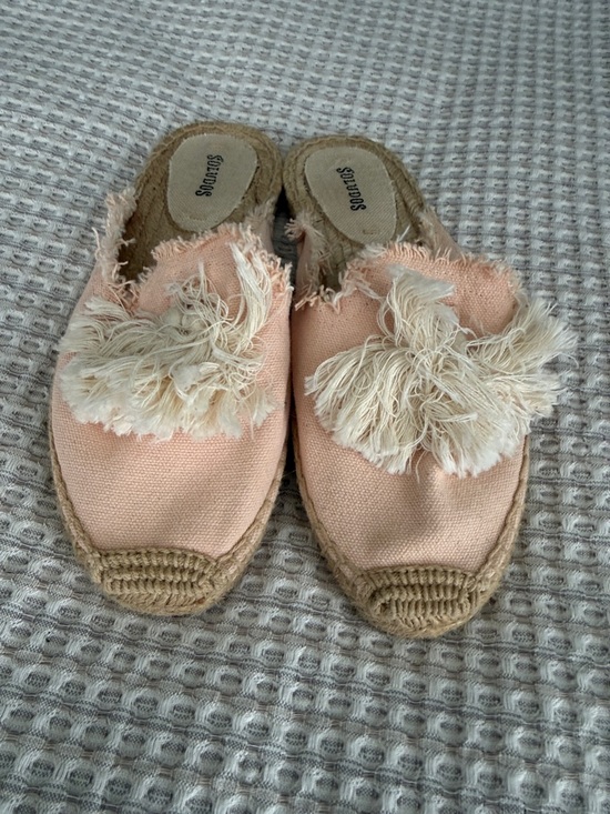 Soludos Shoes - Soludos Peach Canvas Espadrille Slip-Ons with Cream Fringe tassels. Size 7